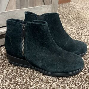Sorel Evie  zip suede